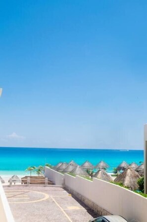 Property grounds - Ocean front 2 bd villa (Cancún)