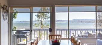 Pete's on the Beach, less than 5 minutes to Batemans Bay CBD