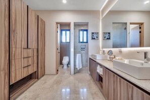 Shower, hair dryer, towels - 2 Pools, Jacuzzi, Close to Beaches, Rooftop, Cozy (Cabo San Lucas)