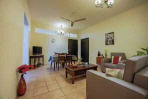 Living area - Spacious, Modern 1 BDR near Dubai World Trade Centre  (Dubai)