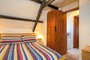 2 bedrooms, iron/ironing board, Internet