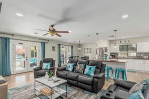 Smart TV, fireplace, books, stereo