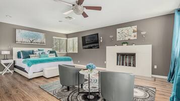 5 chambres, bureau, fer et planche à repasser, lit de bébé portatif