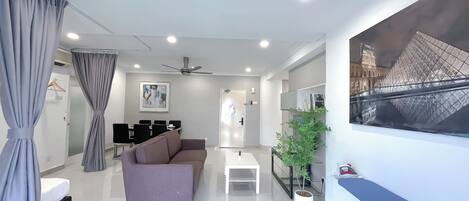Apartment, 2 Bedrooms | Living room | 40-inch flat-screen TV with cable channels