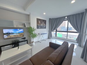 Apartment, 2 Bedrooms | Living room