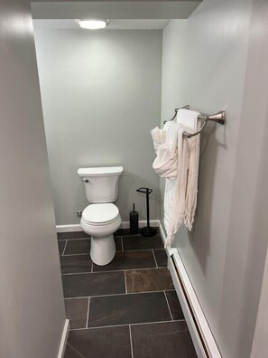 Sèche-cheveux, serviettes fournies