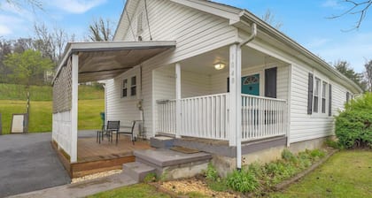Affordable, Private, Single Level House Steps From Hard Rock Casino Pet Friendly