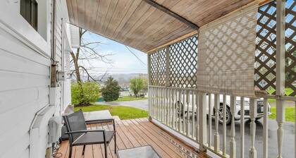 Affordable, Private, Single Level House Steps From Hard Rock Casino Pet Friendly