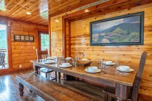 Dining - The ONLY TenISee: Indoor Pool, Views, Theater Room, & Free Attraction Tickets (Sevierville)