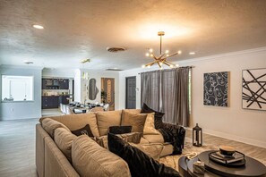 TV, fireplace, table tennis, stereo