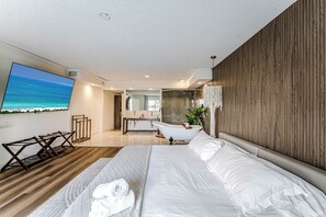 6 bedrooms, desk, iron/ironing board, WiFi