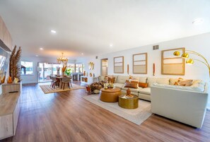 Télévision, cheminée, jeux vidéo, table de tennis de table