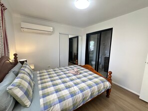 3 bedrooms, WiFi, bed sheets - 3BR Cozy Sunnybank Hills Home (Sunnybank Hills)