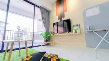 Apartment, 3 Bedrooms | 3 bedrooms, iron/ironing board, free WiFi
