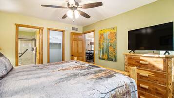 3 bedrooms, desk, iron/ironing board, travel cot