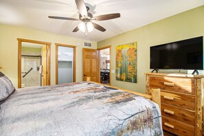 3 bedrooms, desk, iron/ironing board, travel cot