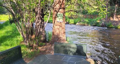 NEW~Trail Ridge Retreat- A/C, RMNP- 2 miles, Family Friendly, Views!