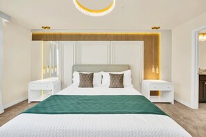 5 habitaciones, tabla de planchar con plancha, wifi y ropa de cama