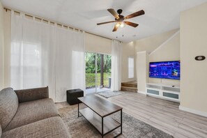 TV - Orlando Villa 6230: A Stylish Family Retreat Near Disney (Orlando)