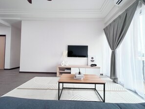 アパートメント 2 ベッドルーム | リビング エリア | 薄型テレビ