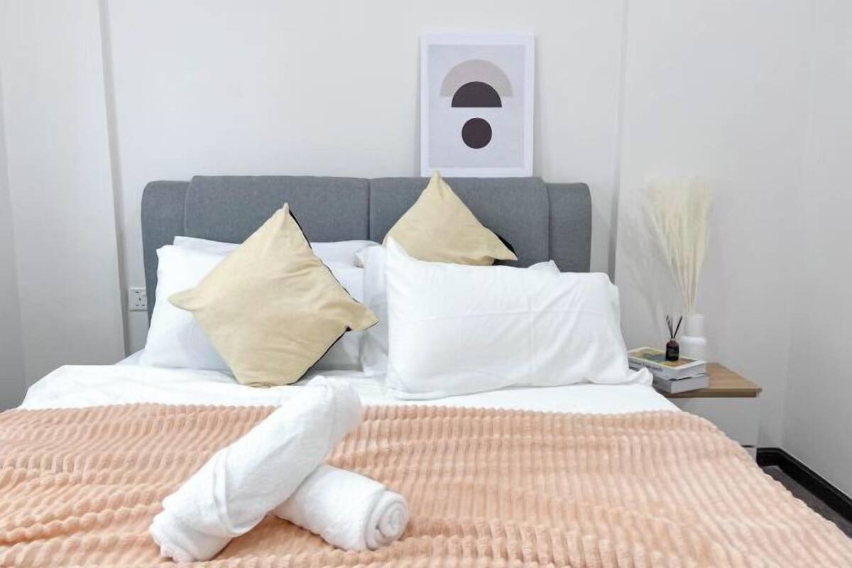 Iron/ironing board, WiFi (free), bed sheets