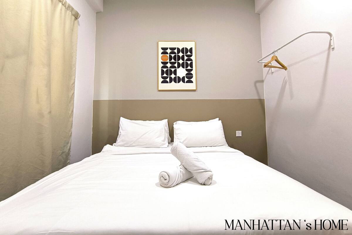 Deluxe Apartment, Non Smoking | Iron/ironing board, WiFi (free), bed sheets