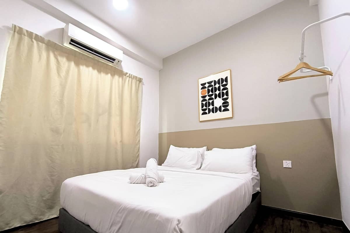 Deluxe Apartment, Non Smoking | Iron/ironing board, WiFi (free), bed sheets