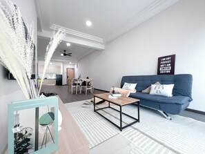 アパートメント 3 ベッドルーム | アイロン / アイロン台、WiFi (無料)、ベッドシーツ