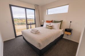 5 bedrooms, free WiFi, bed sheets