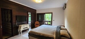3 bedrooms, WiFi, bed sheets - Stunning house on the edge of the lake. (Alto Arroio Imbituba)