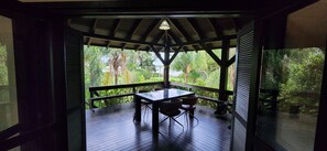 Dining - Stunning house on the edge of the lake. (Alto Arroio Imbituba)