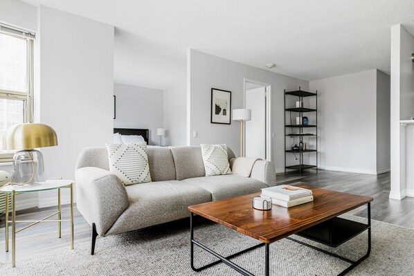 TV, stereo - Blueground | Gold Coast, BBQ & gym, nr Hancock (Chicago)