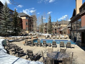 Piscine couverte, piscine extérieure