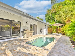 Pool - Tropical Dream House in Plantation – 3-Bedroom Home with Pool (Plantation)