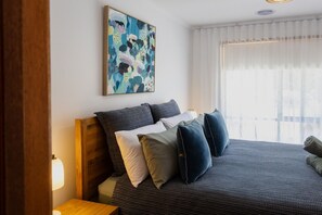 3 bedrooms, desk, iron/ironing board, free WiFi