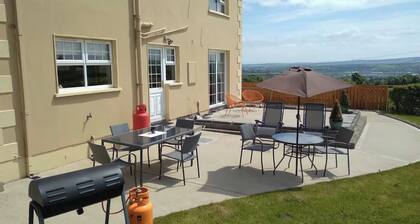 4Bedroom House-Letterkenny-PrivateGarden-Sleeps 7