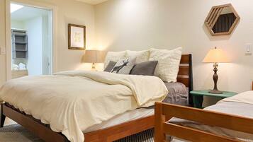 2 bedrooms, iron/ironing board, free WiFi, bed sheets