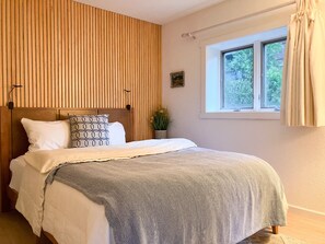 2 slaapkamers, een strijkplank/strijkijzer, gratis wifi, beddengoed