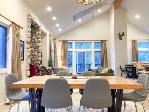 Boom Chalet Yosemite | Private Creekside Retreat