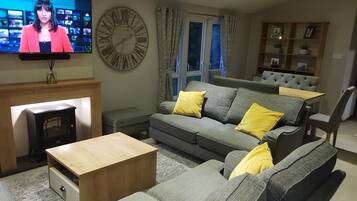 TV, fireplace, stereo