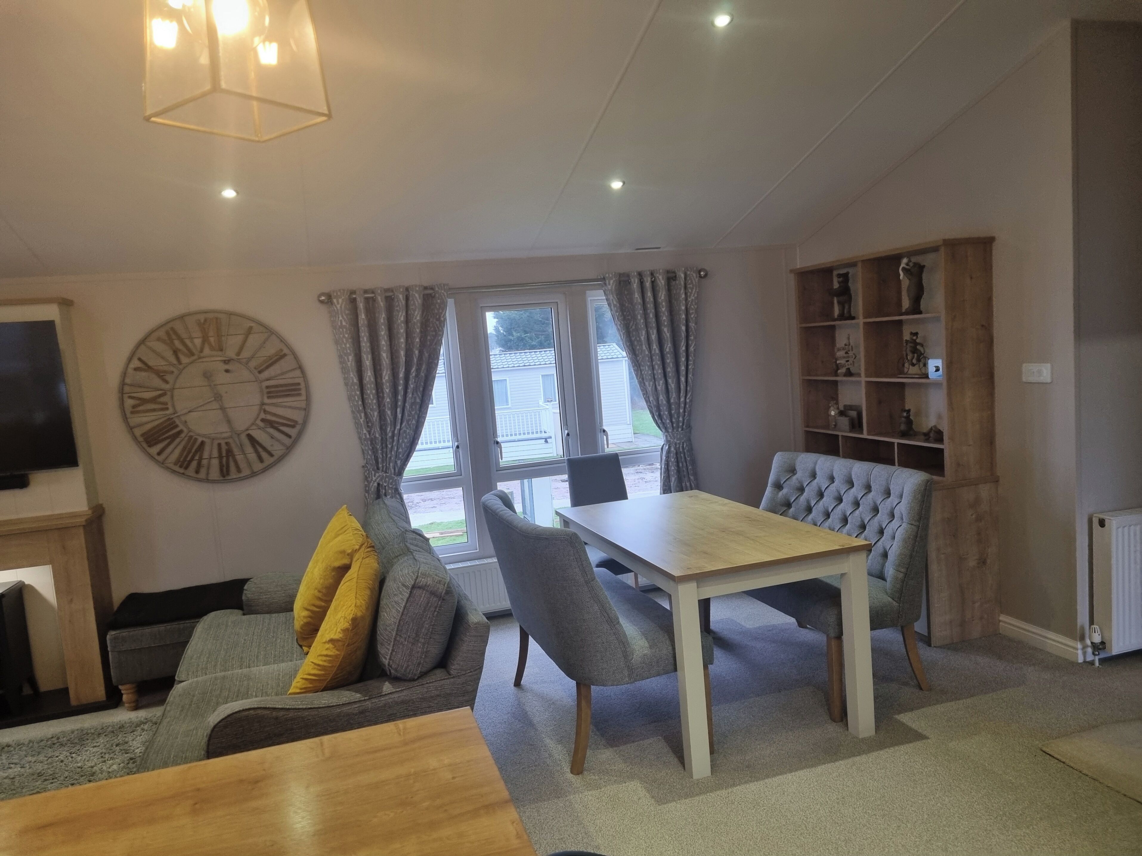 电视、壁炉、立体声音响