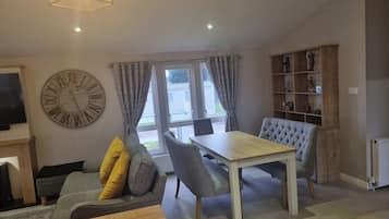 電視、壁爐、音響