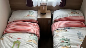 3 chambres, fer et planche à repasser, Wi-Fi, draps fournis