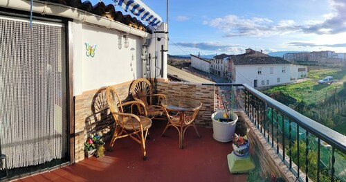 2Bed Traditional Apt - Private Balcony - Fuenmayor