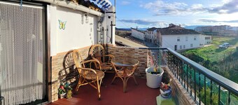 2Bed Traditional Apt - Private Balcony - Fuenmayor