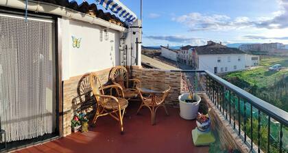 2Bed Traditional Apt - Private Balcony - Fuenmayor
