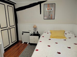 2 bedrooms, WiFi, bed sheets