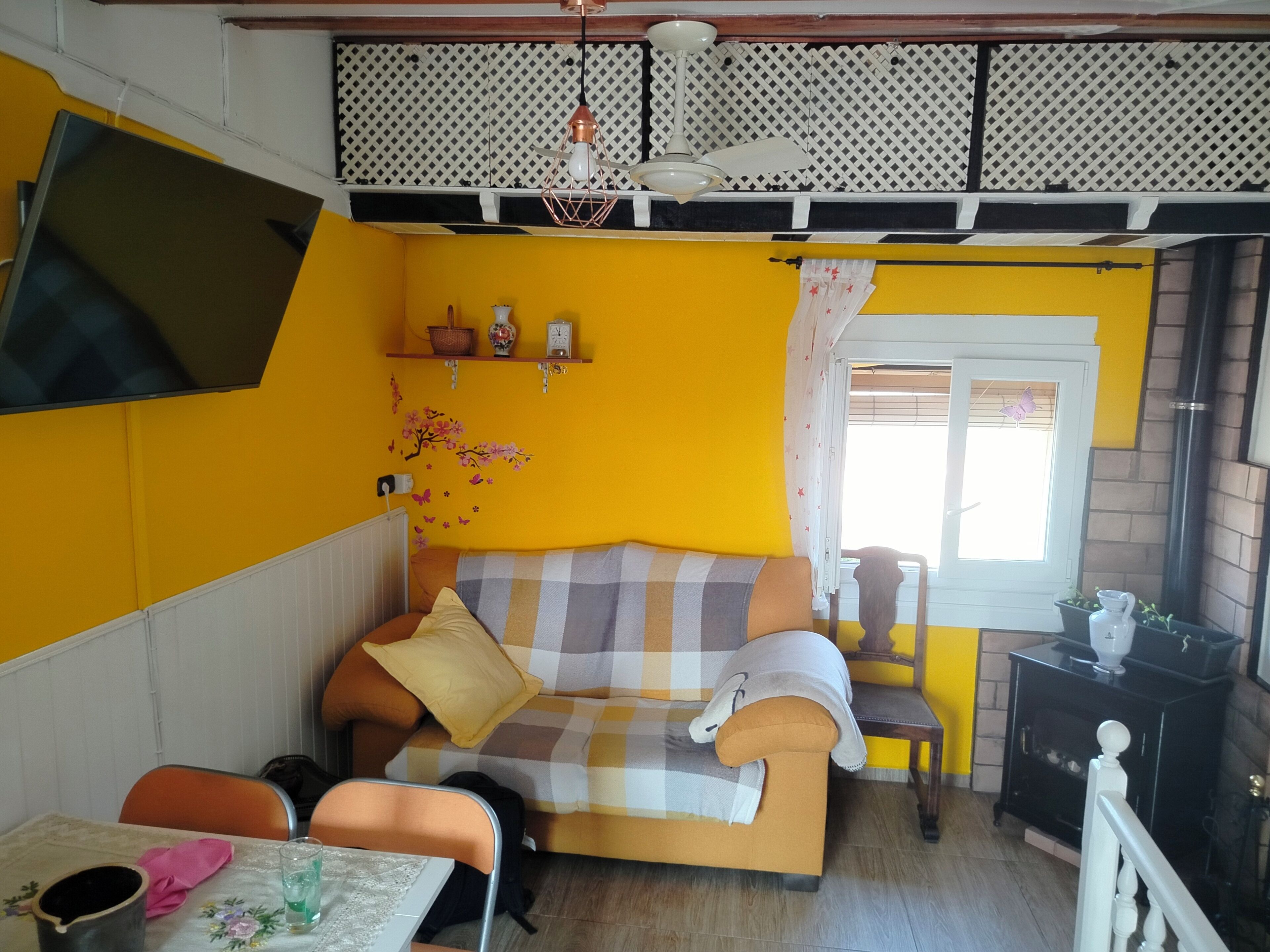 Télévision, cheminée