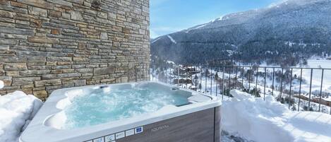 Bain à remous extérieur