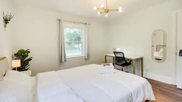 3 bedrooms, iron/ironing board, WiFi, bed sheets
